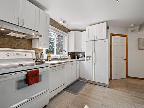 Cuisine - 2997 Ch. Brousseau, Labelle, QC - Indoor Photo Showing Kitchen