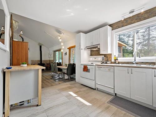 Cuisine - 2997 Ch. Brousseau, Labelle, QC - Indoor Photo Showing Kitchen With Double Sink