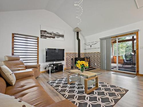 Salon - 2997 Ch. Brousseau, Labelle, QC - Indoor Photo Showing Living Room