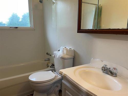 63 1St Street E, Swan River, MB - Indoor Photo Showing Bathroom