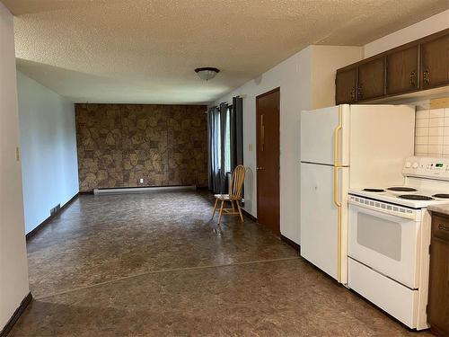 63 1St Street E, Swan River, MB - Indoor Photo Showing Kitchen