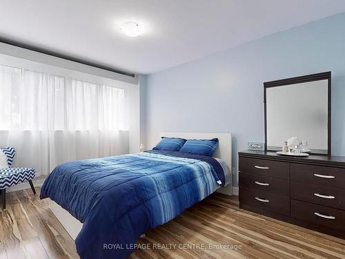 127-2095 Roche Crt, Mississauga, ON - Indoor Photo Showing Bedroom