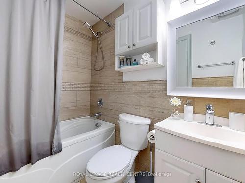 127-2095 Roche Crt, Mississauga, ON - Indoor Photo Showing Bathroom