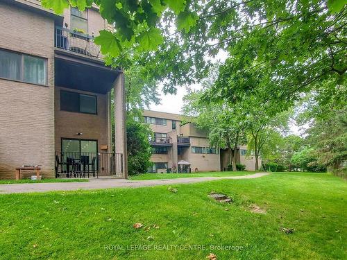 127-2095 Roche Crt, Mississauga, ON - Outdoor