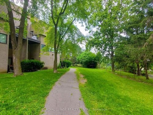 127-2095 Roche Crt, Mississauga, ON - Outdoor