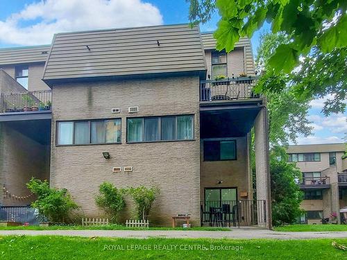 127-2095 Roche Crt, Mississauga, ON - Outdoor