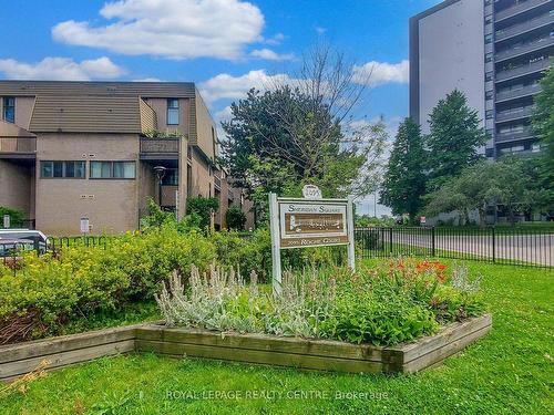 127-2095 Roche Crt, Mississauga, ON - Outdoor