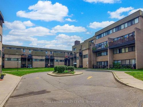 127-2095 Roche Crt, Mississauga, ON - Outdoor