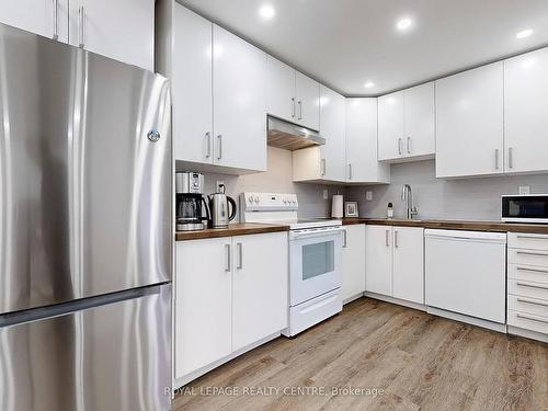 127-2095 Roche Crt, Mississauga, ON - Indoor Photo Showing Kitchen