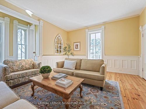 881 Orchard Rd, Smith-Ennismore-Lakefield, ON - Indoor Photo Showing Living Room