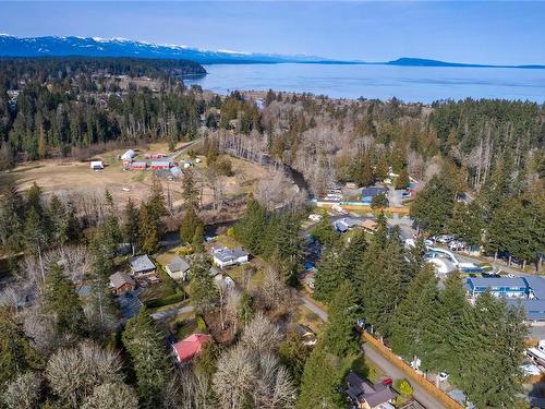 906 Waters Rd, Qualicum Beach, BC 