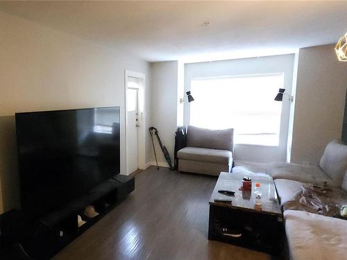 107-262 Birch St, Campbell River, BC - Indoor Photo Showing Living Room