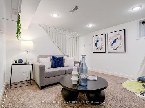 118 Wheeler Ave, Toronto, ON - Indoor Photo Showing Living Room