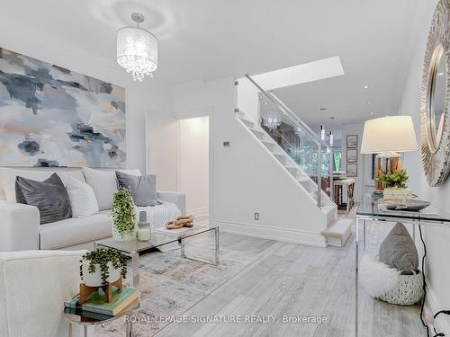 118 Wheeler Ave, Toronto, ON - Indoor Photo Showing Living Room