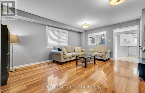 26 Silo Court, Brampton (Fletcher'S Creek Village), ON - Indoor Photo Showing Living Room