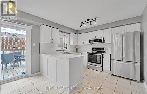 26 Silo Court, Brampton (Fletcher'S Creek Village), ON - Indoor Photo Showing Kitchen With Stainless Steel Kitchen