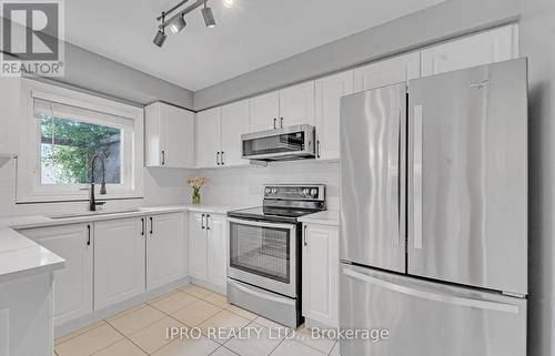 26 Silo Court, Brampton (Fletcher'S Creek Village), ON - Indoor Photo Showing Kitchen