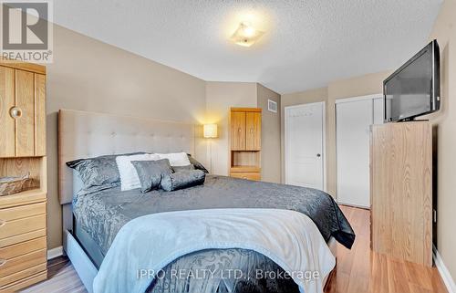 26 Silo Court, Brampton (Fletcher'S Creek Village), ON - Indoor Photo Showing Bedroom