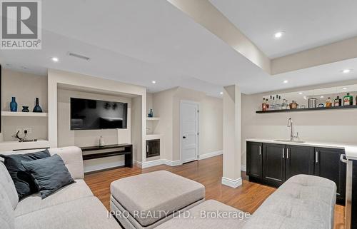 26 Silo Court, Brampton (Fletcher'S Creek Village), ON - Indoor Photo Showing Living Room