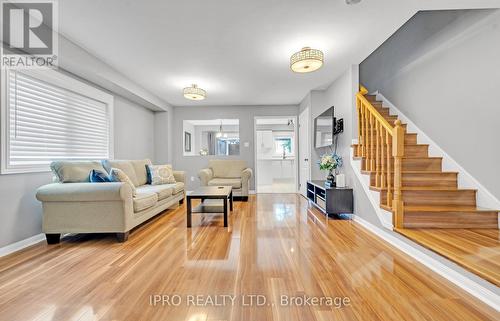 26 Silo Court, Brampton (Fletcher'S Creek Village), ON - Indoor Photo Showing Living Room