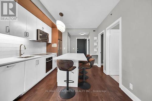 304 - 1575 Lakeshore Road W, Mississauga (Clarkson), ON - Indoor Photo Showing Kitchen With Upgraded Kitchen