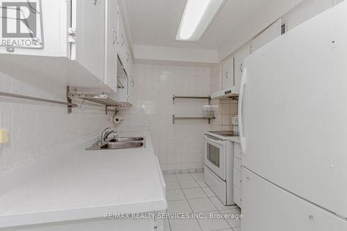 38 Franklin Court, Brampton (Bramalea West Industrial), ON - Indoor Photo Showing Kitchen With Double Sink