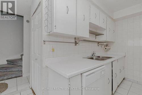 38 Franklin Court, Brampton (Bramalea West Industrial), ON - Indoor Photo Showing Kitchen With Double Sink