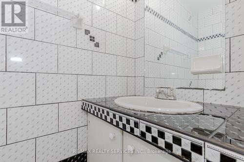 38 Franklin Court, Brampton (Bramalea West Industrial), ON - Indoor Photo Showing Bathroom