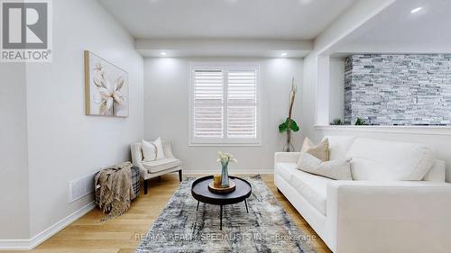 121 Longboat Run Road W, Brantford, ON - Indoor Photo Showing Living Room