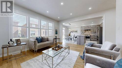 121 Longboat Run Road W, Brantford, ON - Indoor Photo Showing Living Room