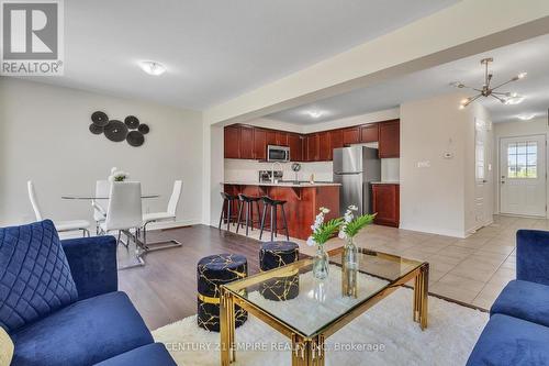 100 - 143 Ridge Road, Cambridge, ON - Indoor Photo Showing Living Room