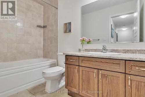 100 - 143 Ridge Road, Cambridge, ON - Indoor Photo Showing Bathroom