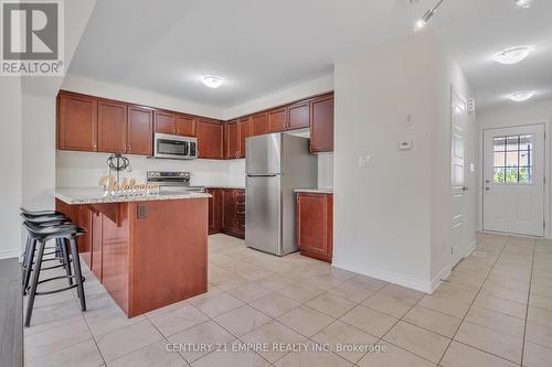 100 - 143 Ridge Road, Cambridge, ON - Indoor Photo Showing Kitchen