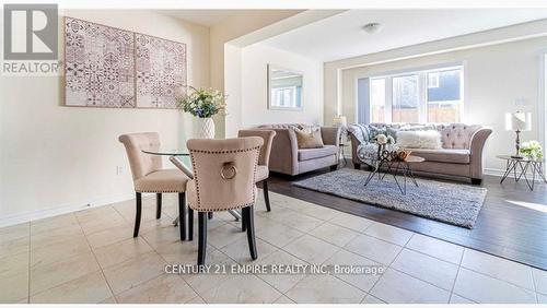 100 - 143 Ridge Road, Cambridge, ON - Indoor Photo Showing Living Room