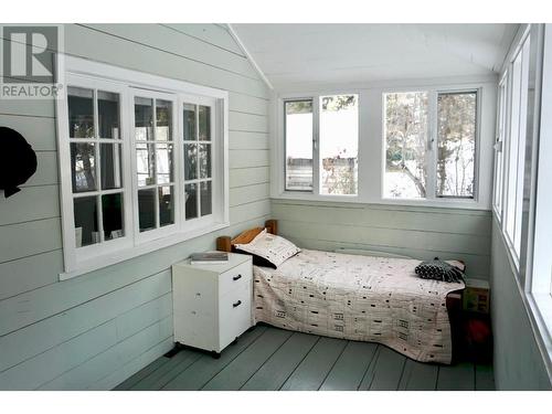 1949 Fife Road, Christina Lake, BC - Indoor Photo Showing Bedroom