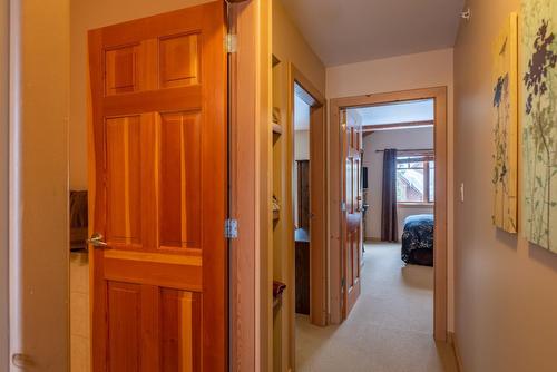 B - 1003 Mountain View Road, Rossland, BC - Indoor Photo Showing Other Room