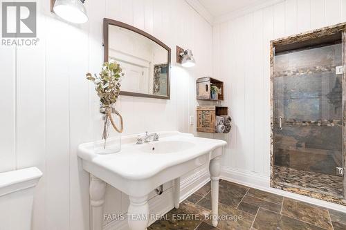 1273 Nottawasaga Conc 6, Clearview (Stayner), ON - Indoor Photo Showing Bathroom