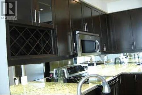 2707 - 90 Absolute Avenue, Mississauga (City Centre), ON - Indoor Photo Showing Kitchen With Upgraded Kitchen