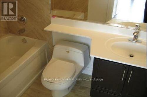 2707 - 90 Absolute Avenue, Mississauga (City Centre), ON - Indoor Photo Showing Bathroom