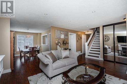 674 Laurier Avenue, Milton (Timberlea), ON - Indoor Photo Showing Living Room