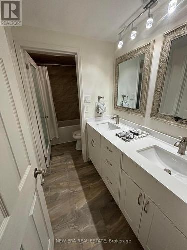 674 Laurier Avenue, Milton (Timberlea), ON - Indoor Photo Showing Bathroom