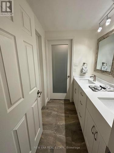 674 Laurier Avenue, Milton, ON - Indoor Photo Showing Bathroom