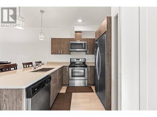 933 Mt Robson Place Place Unit# 11, Vernon, BC - Indoor Photo Showing Kitchen With Double Sink With Upgraded Kitchen