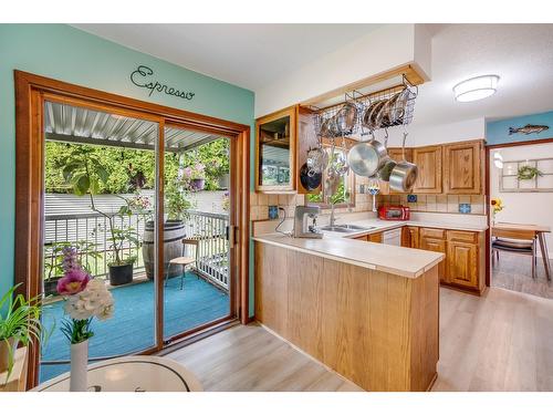 3422 Southridge Drive, Castlegar, BC - Indoor Photo Showing Kitchen With Double Sink