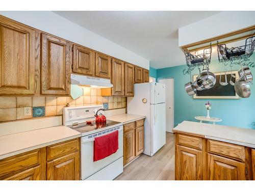 3422 Southridge Drive, Castlegar, BC - Indoor Photo Showing Kitchen