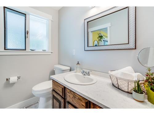 3422 Southridge Drive, Castlegar, BC - Indoor Photo Showing Bathroom