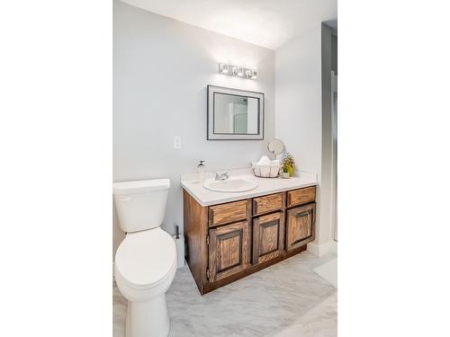 3422 Southridge Drive, Castlegar, BC - Indoor Photo Showing Bathroom