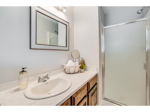 3422 Southridge Drive, Castlegar, BC - Indoor Photo Showing Bathroom