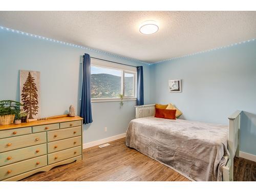 3422 Southridge Drive, Castlegar, BC - Indoor Photo Showing Bedroom