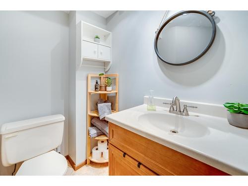 3422 Southridge Drive, Castlegar, BC - Indoor Photo Showing Bathroom